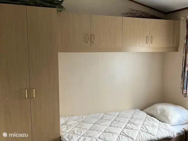 Slaapkamer 2 met 2x 1-persoons bedden